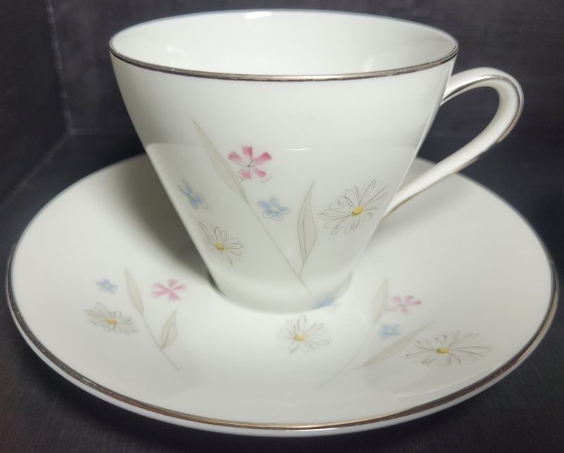 Vintage Hutschenreuther Selb "Rosita" Teacup & Saucer Duos (Pair) – Fine German Porcelain