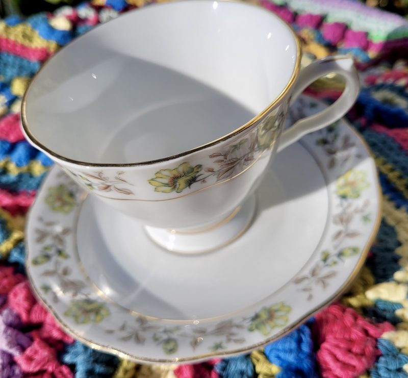 Liling Hunan China Teacup & Saucer Duo .  Yellow-Green Floral & Gold Trim (c.1970s/1980s)